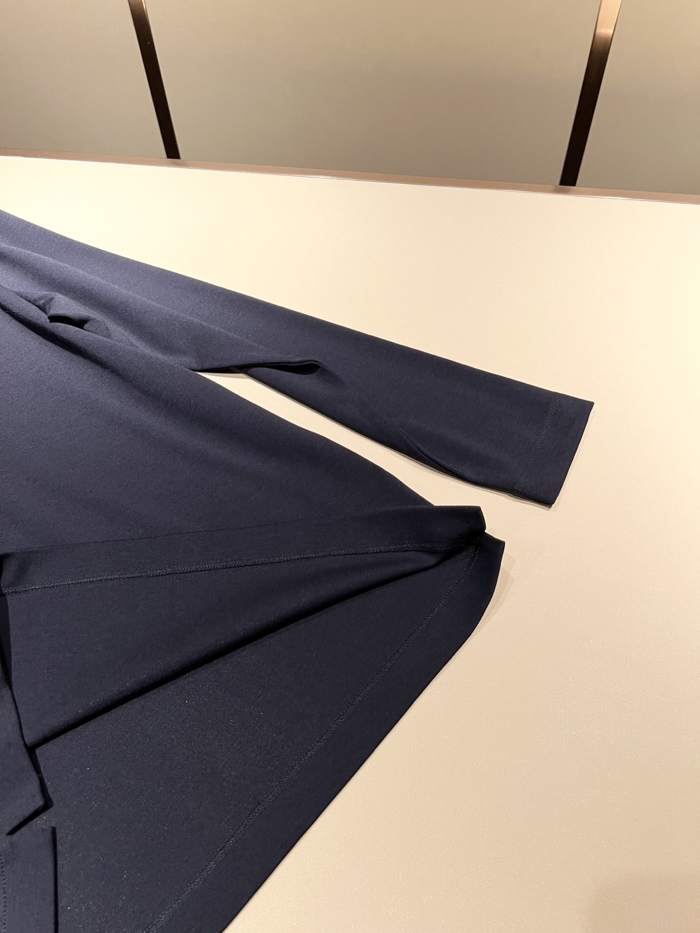 PRAD*A普*达2025秋冬新款男士长袖打底衫，最新款全网独家首上！！~既经典有时尚百搭，谁不爱啊，将