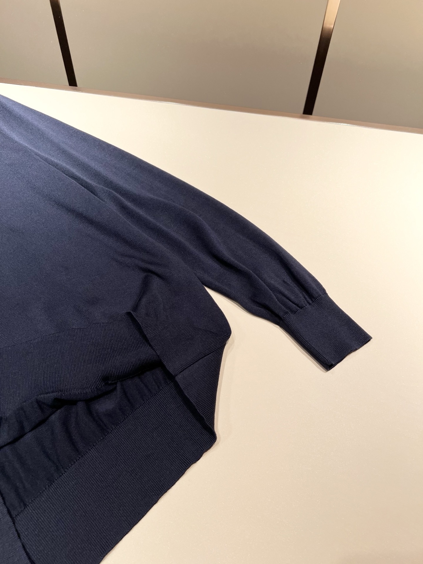 Her*mes爱*仕2025秋冬新款男士针织衫，全新升级百搭基础款，低调奢华，品格之选！领口logo图案