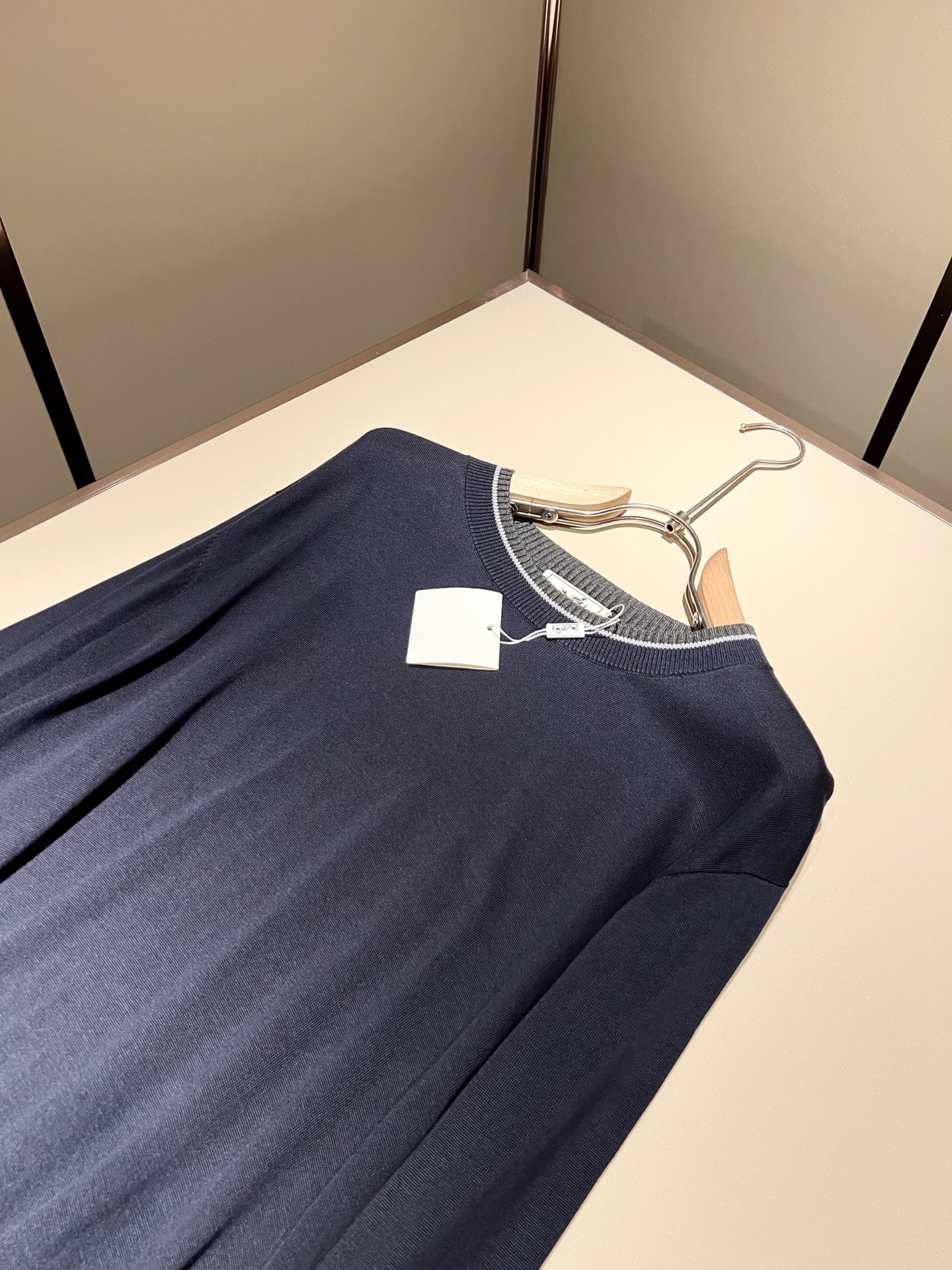 Her*mes爱*仕2025秋冬新款男士针织衫，全新升级百搭基础款，低调奢华，品格之选！领口logo图案