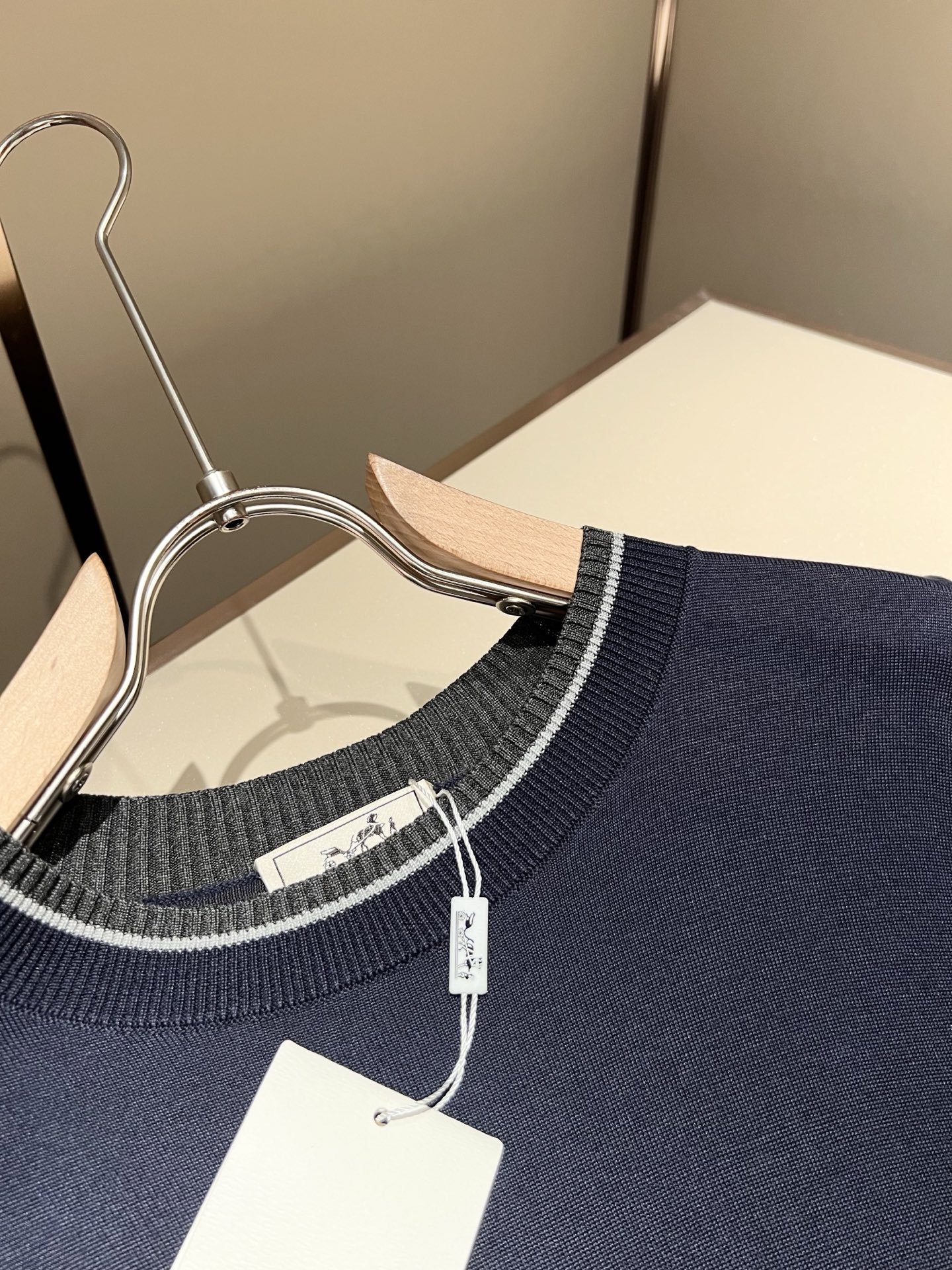 Her*mes爱*仕2025秋冬新款男士针织衫，全新升级百搭基础款，低调奢华，品格之选！领口logo图案