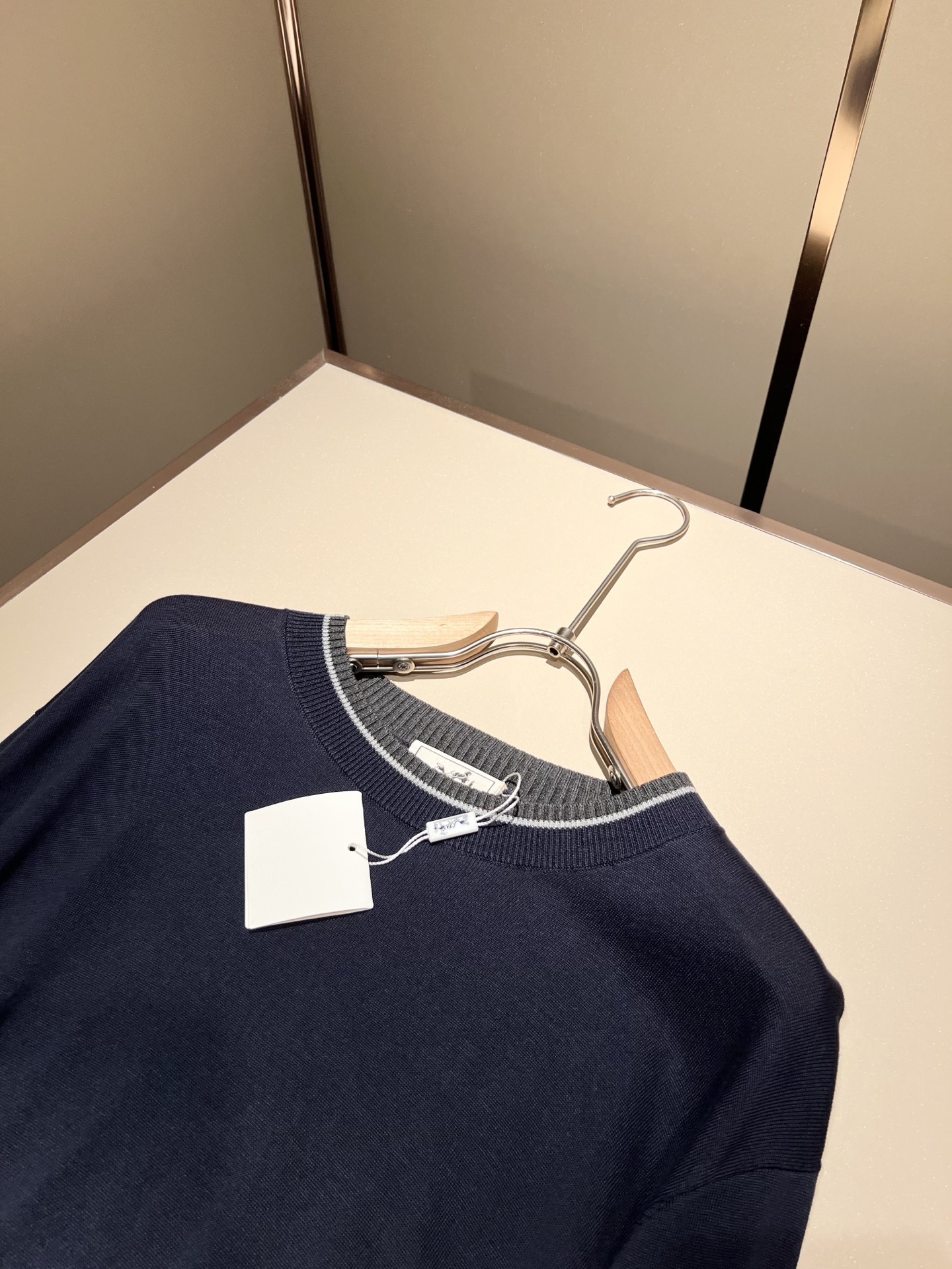 Her*mes爱*仕2025秋冬新款男士针织衫，全新升级百搭基础款，低调奢华，品格之选！领口logo图案