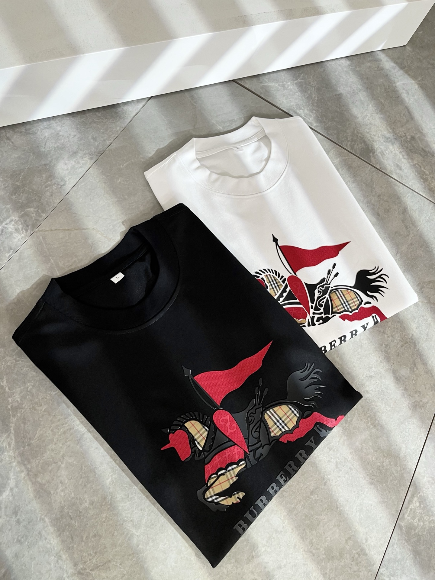 BURBER*Y巴*莉2025春夏新品男女同款👫短袖T恤，重磅来袭，最近比较火热的环保纯棉面料制作而成，