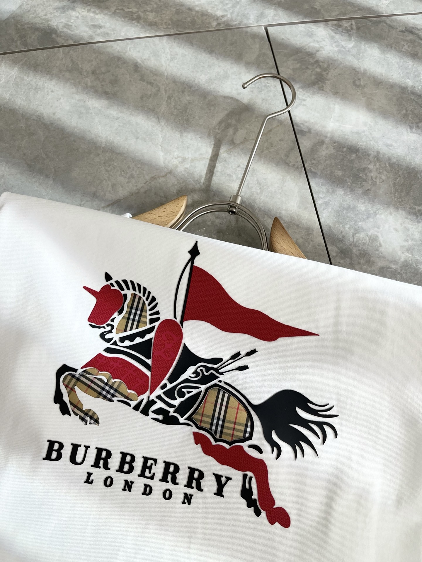 BURBER*Y巴*莉2025春夏新品男女同款👫短袖T恤，重磅来袭，最近比较火热的环保纯棉面料制作而成，