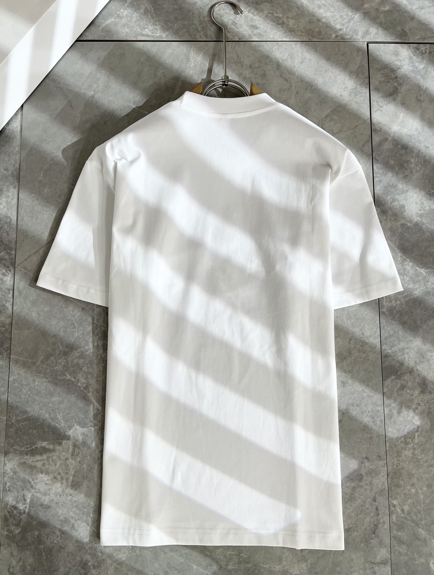 BURBER*Y巴*莉2025春夏新品男女同款👫短袖T恤，重磅来袭，最近比较火热的环保纯棉面料制作而成，