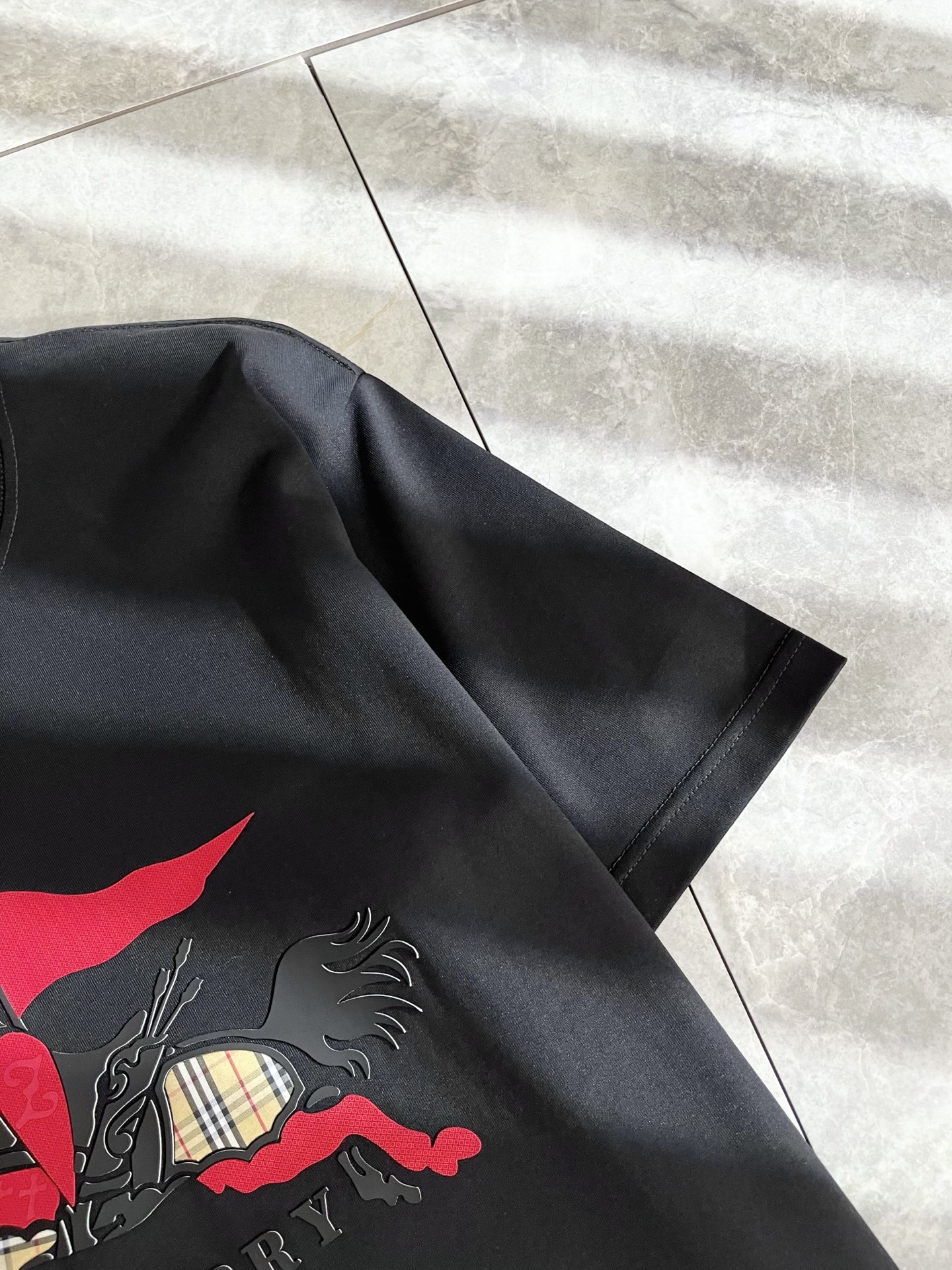 BURBER*Y巴*莉2025春夏新品男女同款👫短袖T恤，重磅来袭，最近比较火热的环保纯棉面料制作而成，