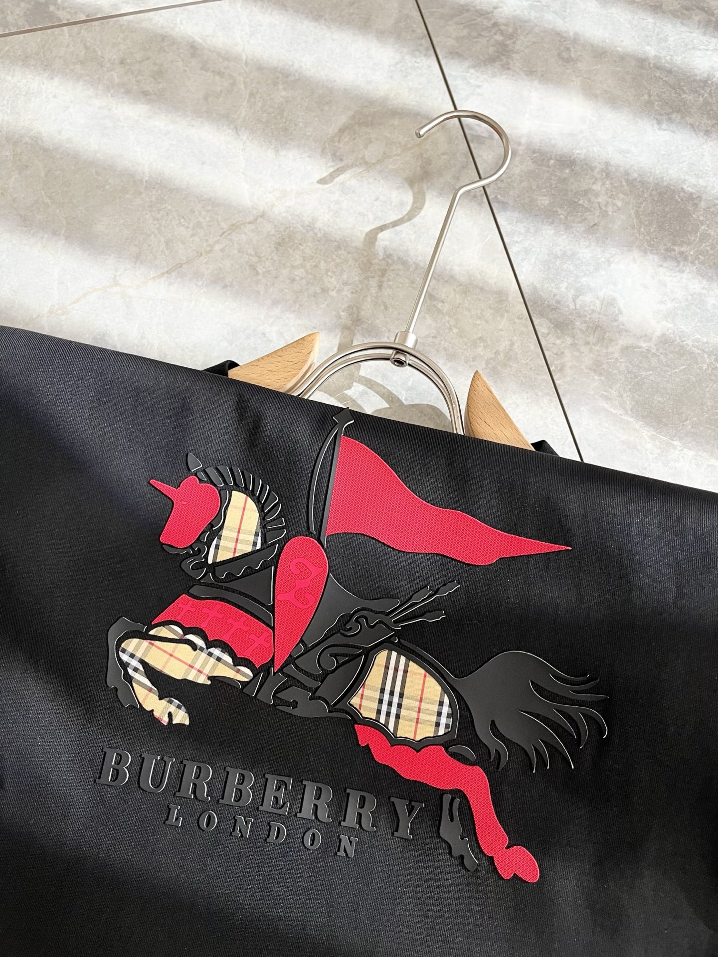 BURBER*Y巴*莉2025春夏新品男女同款👫短袖T恤，重磅来袭，最近比较火热的环保纯棉面料制作而成，