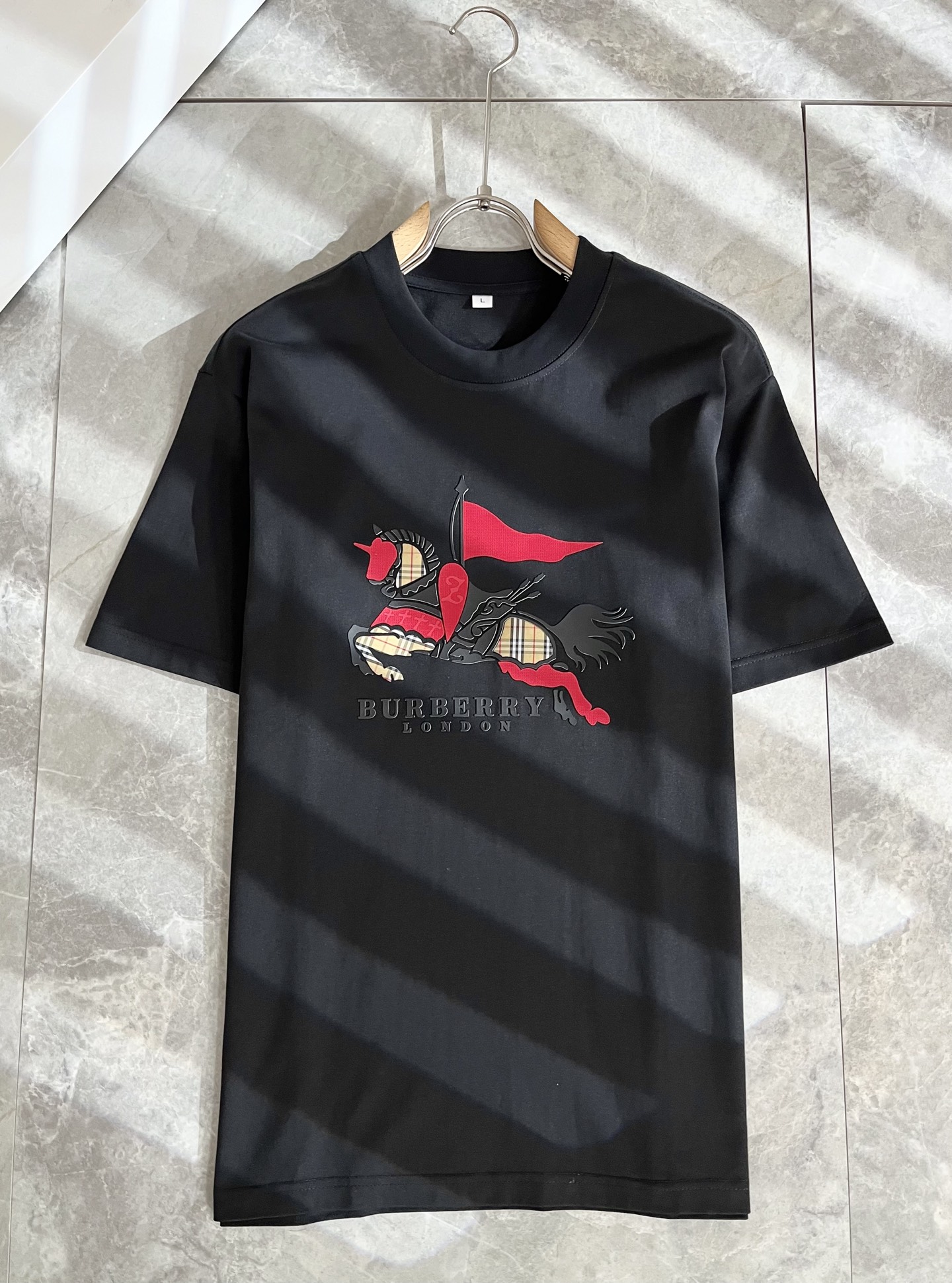 BURBER*Y巴*莉2025春夏新品男女同款👫短袖T恤，重磅来袭，最近比较火热的环保纯棉面料制作而成，