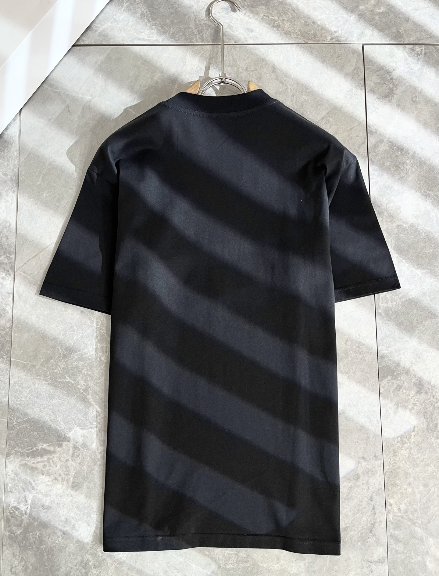 BURBER*Y巴*莉2025春夏新品男女同款👫短袖T恤，重磅来袭，最近比较火热的环保纯棉面料制作而成，