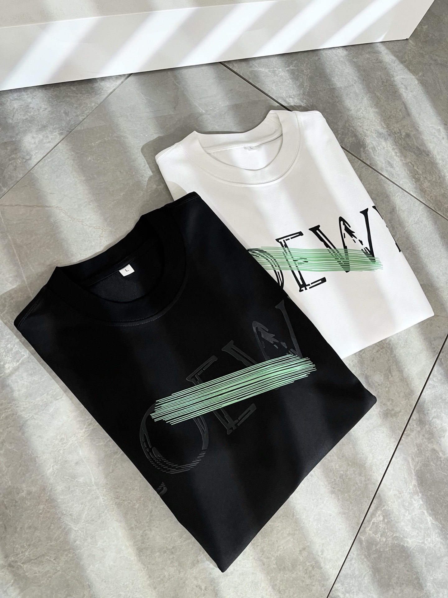 LOE*WE罗*威 2025春夏新款男女同款👫短袖T恤，意大利原厂订单渠道，极具个性高级风，标志logo