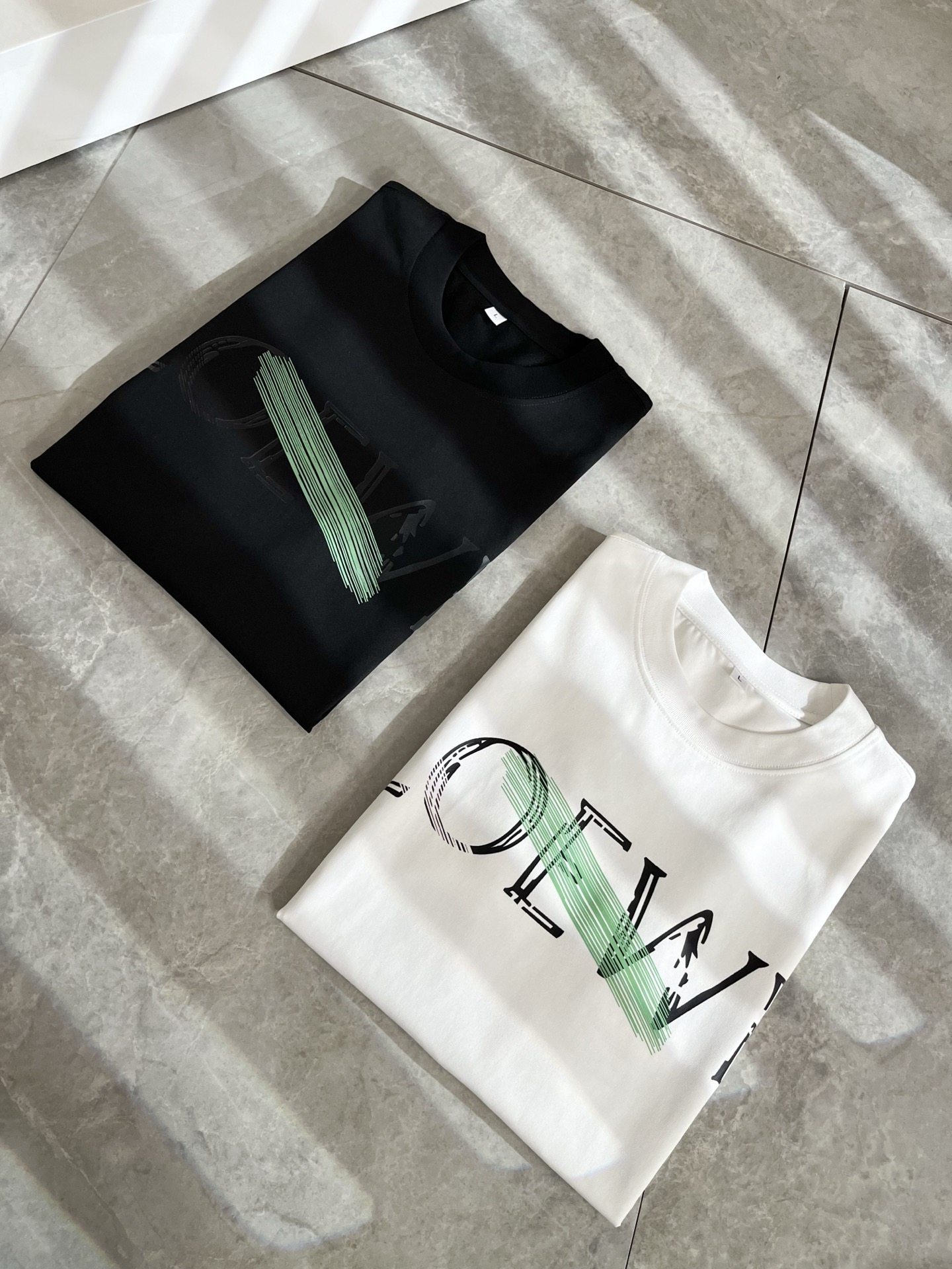 LOE*WE罗*威 2025春夏新款男女同款👫短袖T恤，意大利原厂订单渠道，极具个性高级风，标志logo