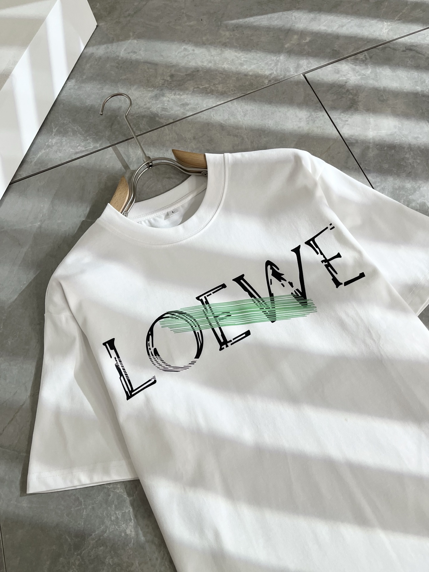 LOE*WE罗*威 2025春夏新款男女同款👫短袖T恤，意大利原厂订单渠道，极具个性高级风，标志logo