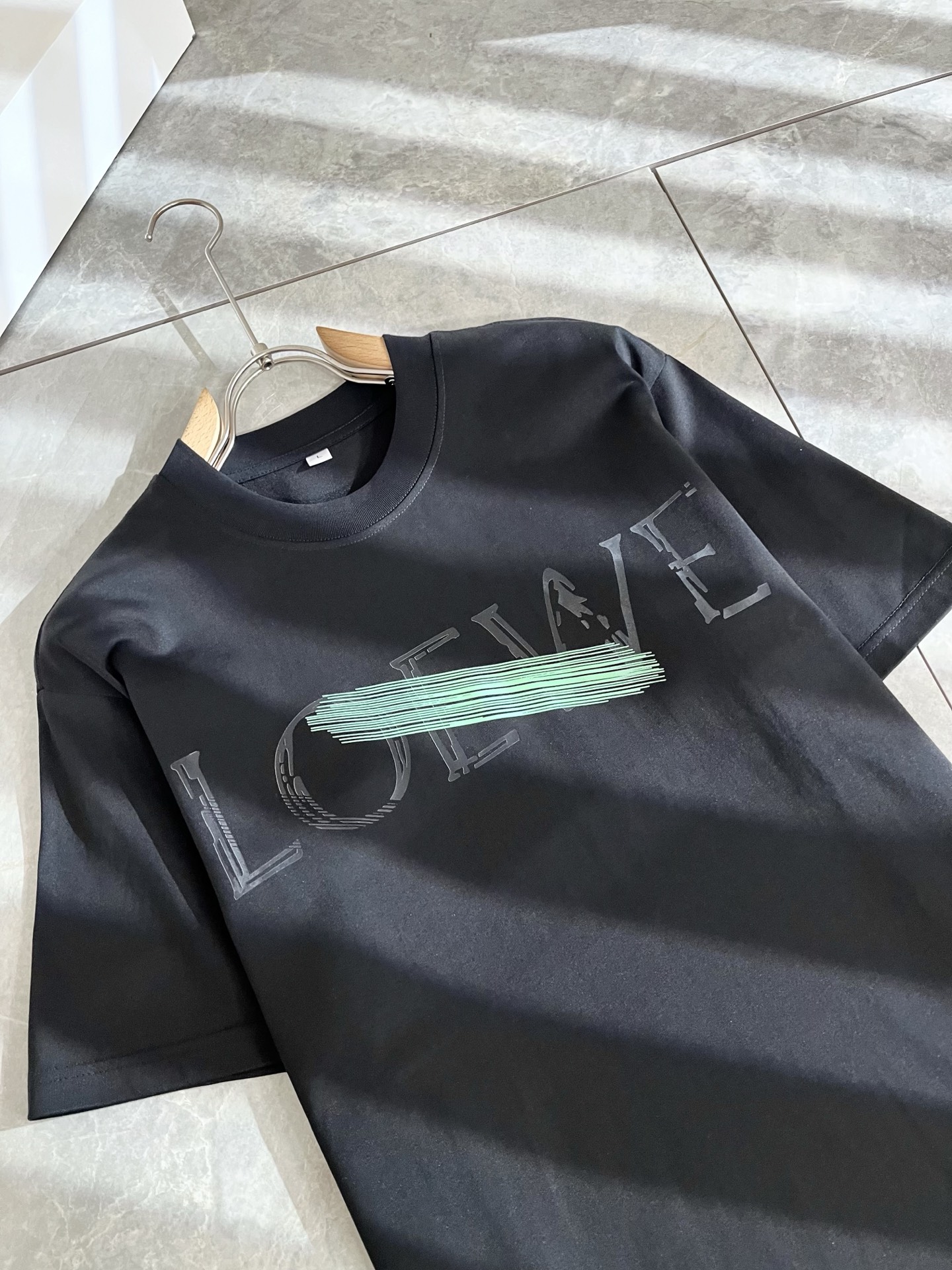 LOE*WE罗*威 2025春夏新款男女同款👫短袖T恤，意大利原厂订单渠道，极具个性高级风，标志logo