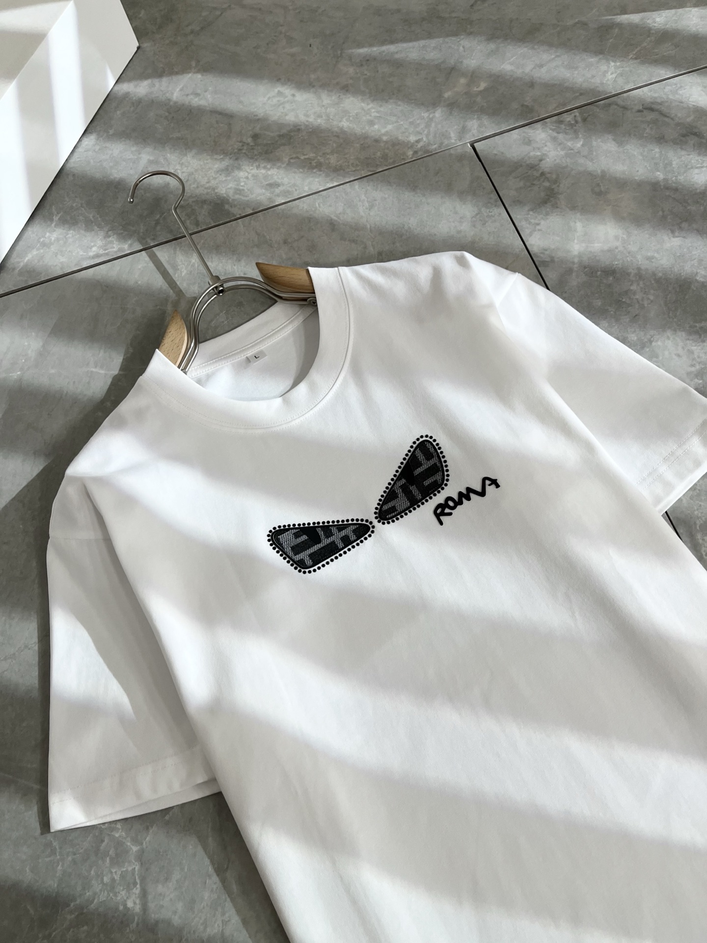 FEN*I 芬*迪2025春夏新款FD家族FF男女同款👫打底衫，男女同款👫百搭极简短袖。意大利原厂订单，