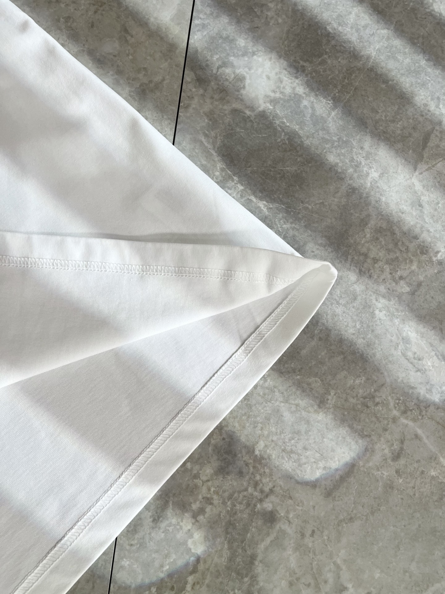 FEN*I 芬*迪2025春夏新款FD家族FF男女同款👫打底衫，男女同款👫百搭极简短袖。意大利原厂订单，