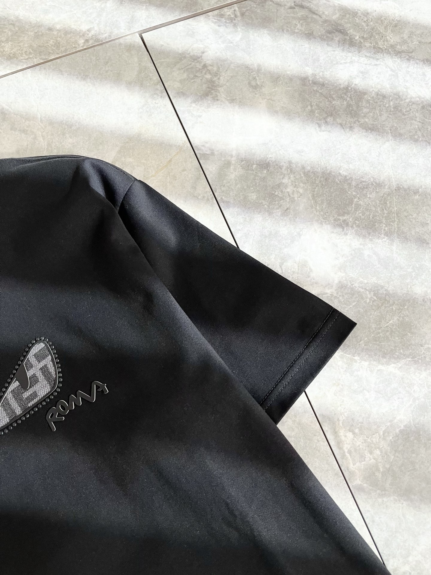 FEN*I 芬*迪2025春夏新款FD家族FF男女同款👫打底衫，男女同款👫百搭极简短袖。意大利原厂订单，