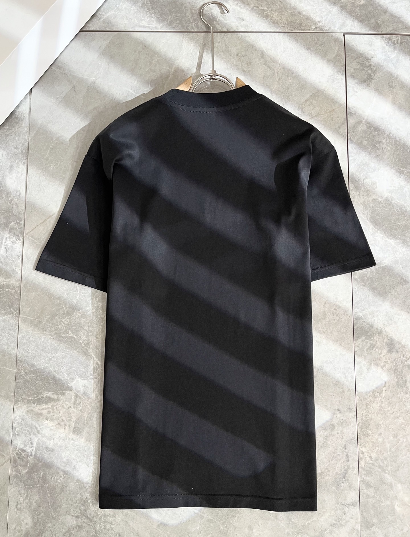 FEN*I 芬*迪2025春夏新款FD家族FF男女同款👫打底衫，男女同款👫百搭极简短袖。意大利原厂订单，