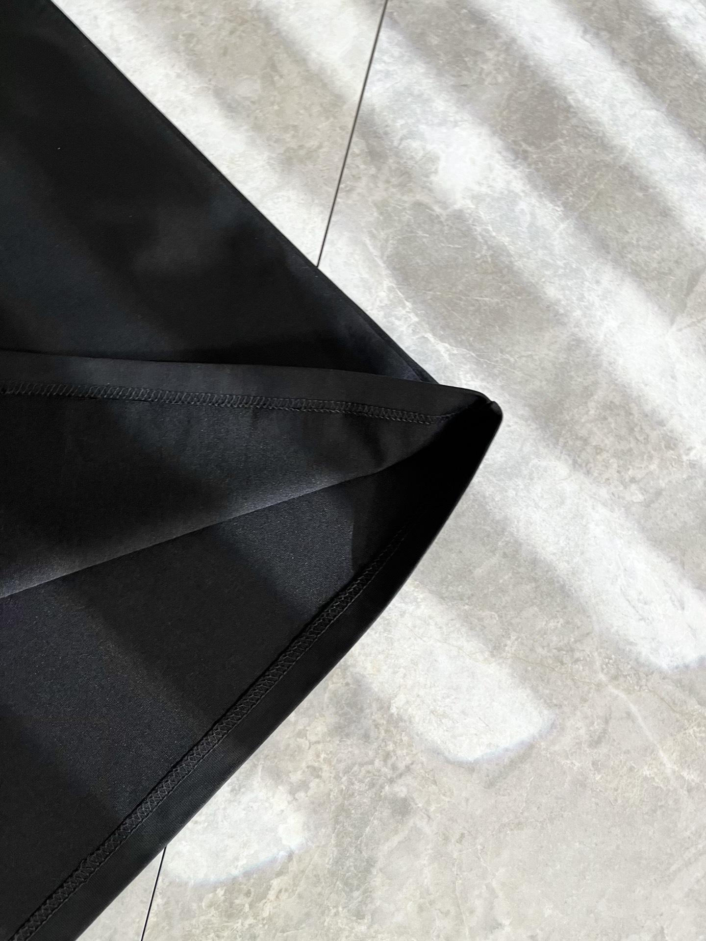 FEN*I 芬*迪2025春夏新款FD家族FF男女同款👫打底衫，男女同款👫百搭极简短袖。意大利原厂订单，