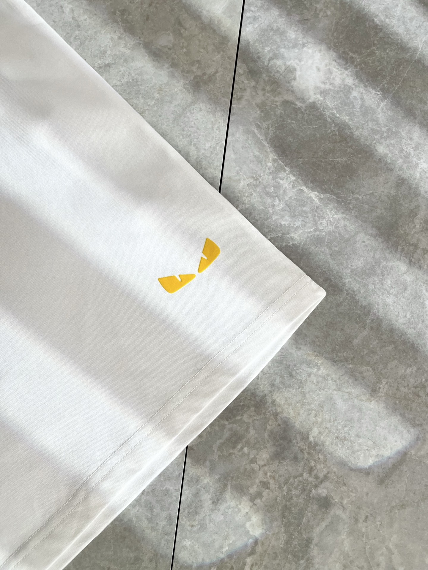 FEN*I 芬*迪2025春夏新款FD家族FF男女同款👫打底衫，男女同款👫百搭极简短袖。意大利原厂订单，