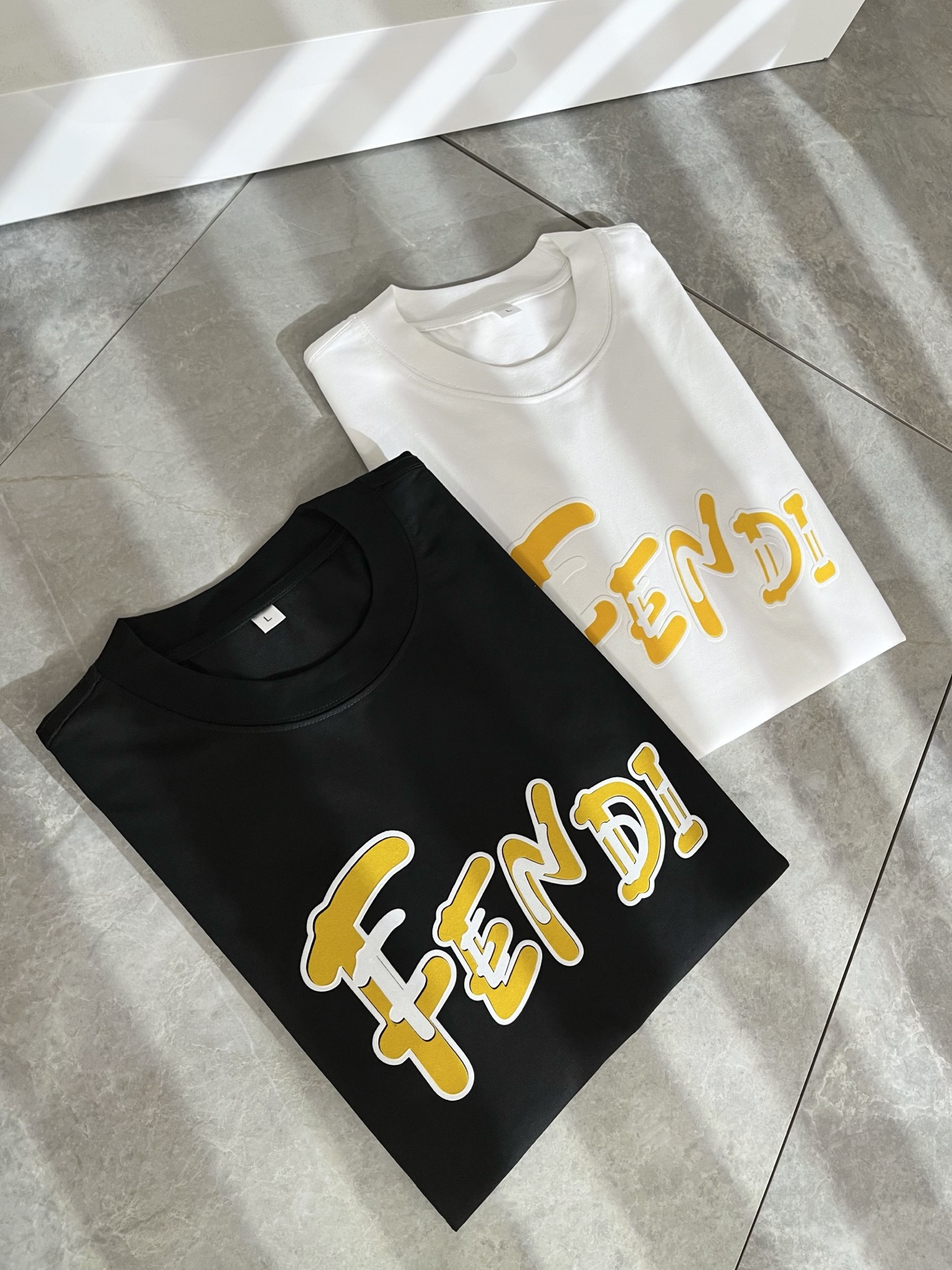 FEN*I 芬*迪2025春夏新款FD家族FF男女同款👫打底衫，男女同款👫百搭极简短袖。意大利原厂订单，