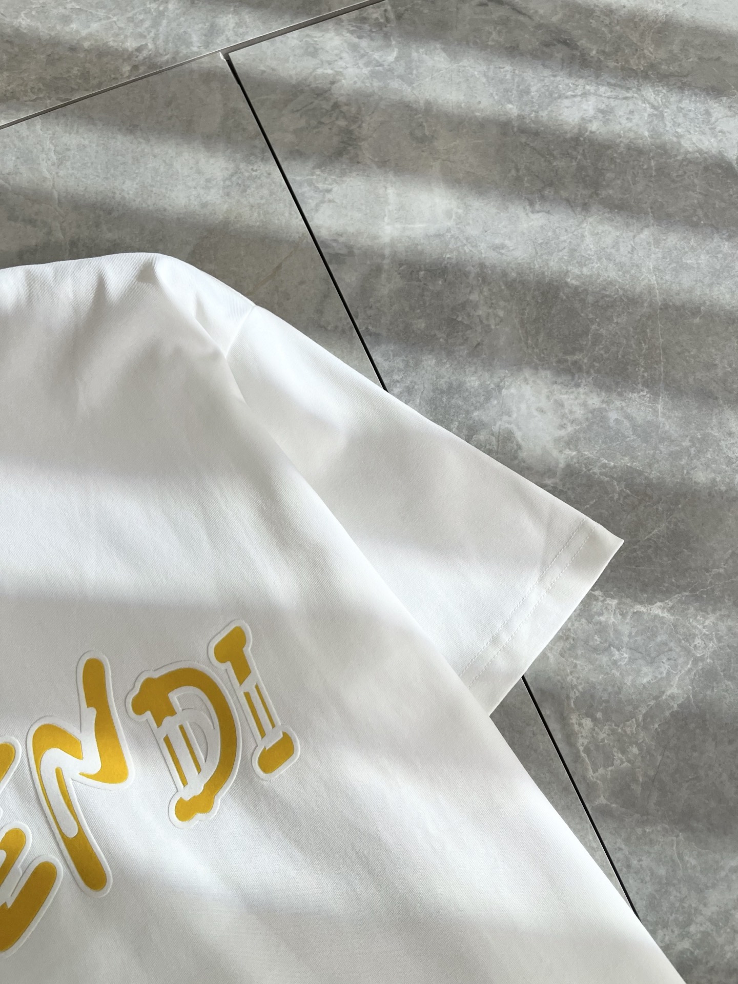 FEN*I 芬*迪2025春夏新款FD家族FF男女同款👫打底衫，男女同款👫百搭极简短袖。意大利原厂订单，