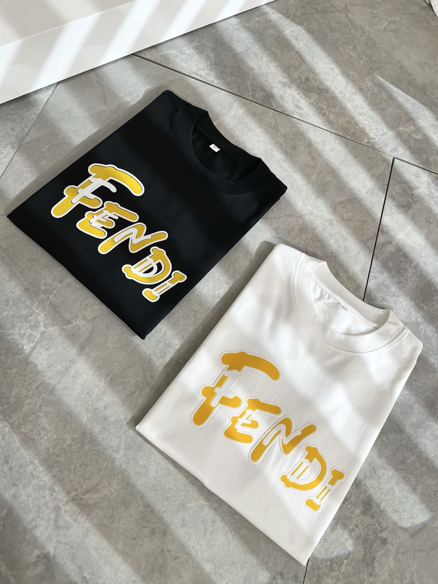 FEN*I 芬*迪2025春夏新款FD家族FF男女同款👫打底衫，男女同款👫百搭极简短袖。意大利原厂订单，