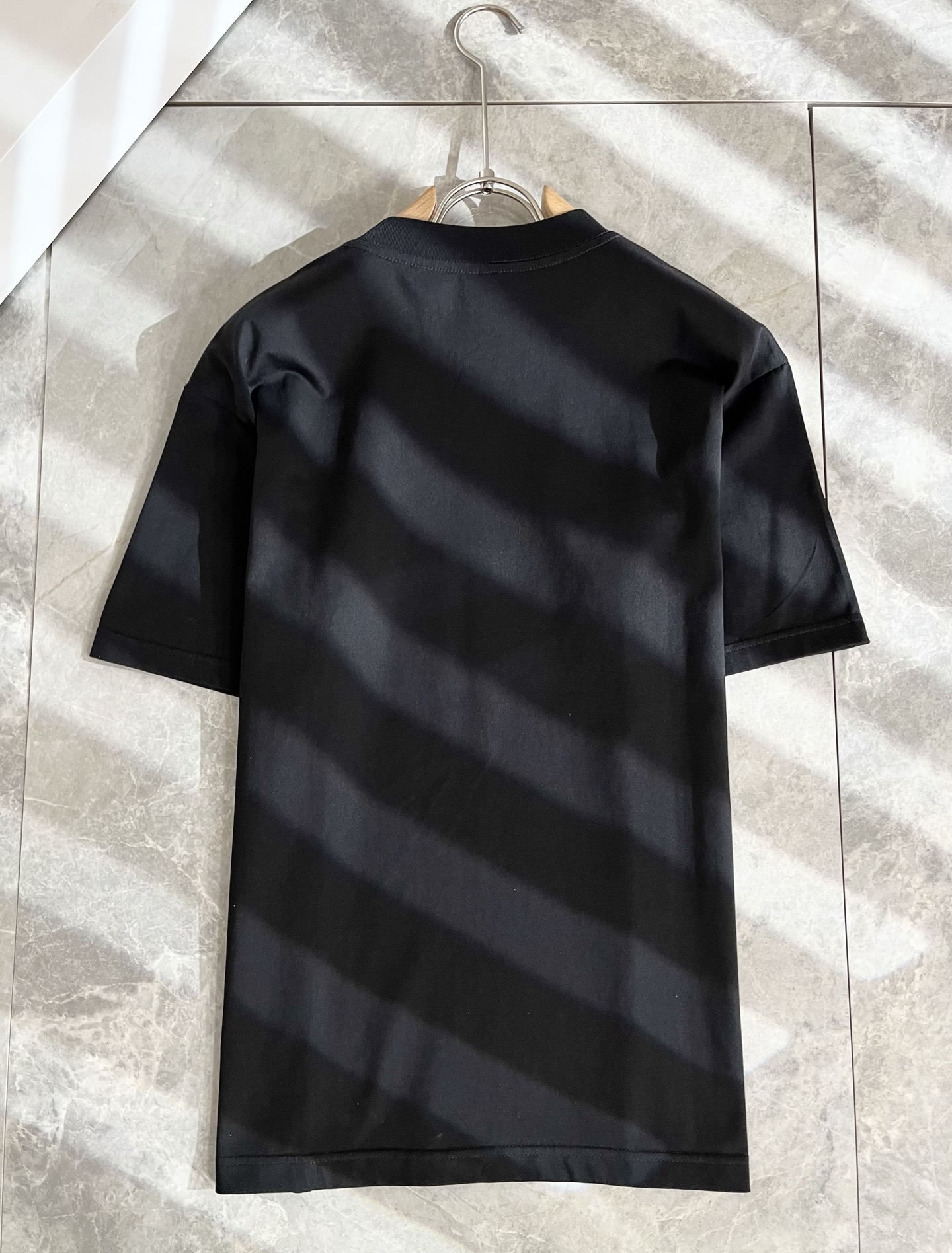 FEN*I 芬*迪2025春夏新款FD家族FF男女同款👫打底衫，男女同款👫百搭极简短袖。意大利原厂订单，