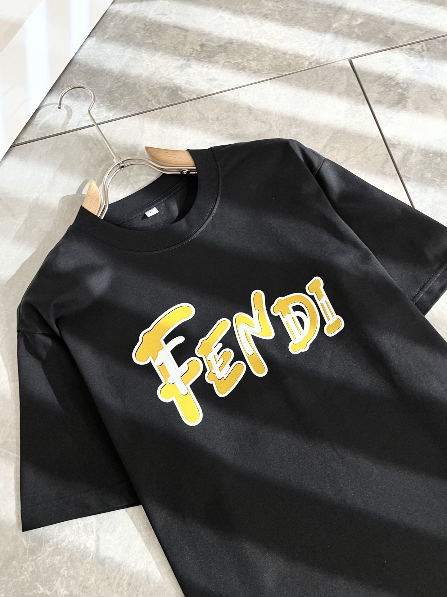 FEN*I 芬*迪2025春夏新款FD家族FF男女同款👫打底衫，男女同款👫百搭极简短袖。意大利原厂订单，