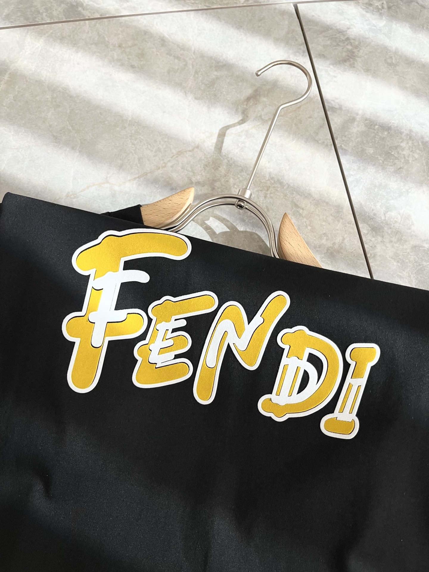 FEN*I 芬*迪2025春夏新款FD家族FF男女同款👫打底衫，男女同款👫百搭极简短袖。意大利原厂订单，