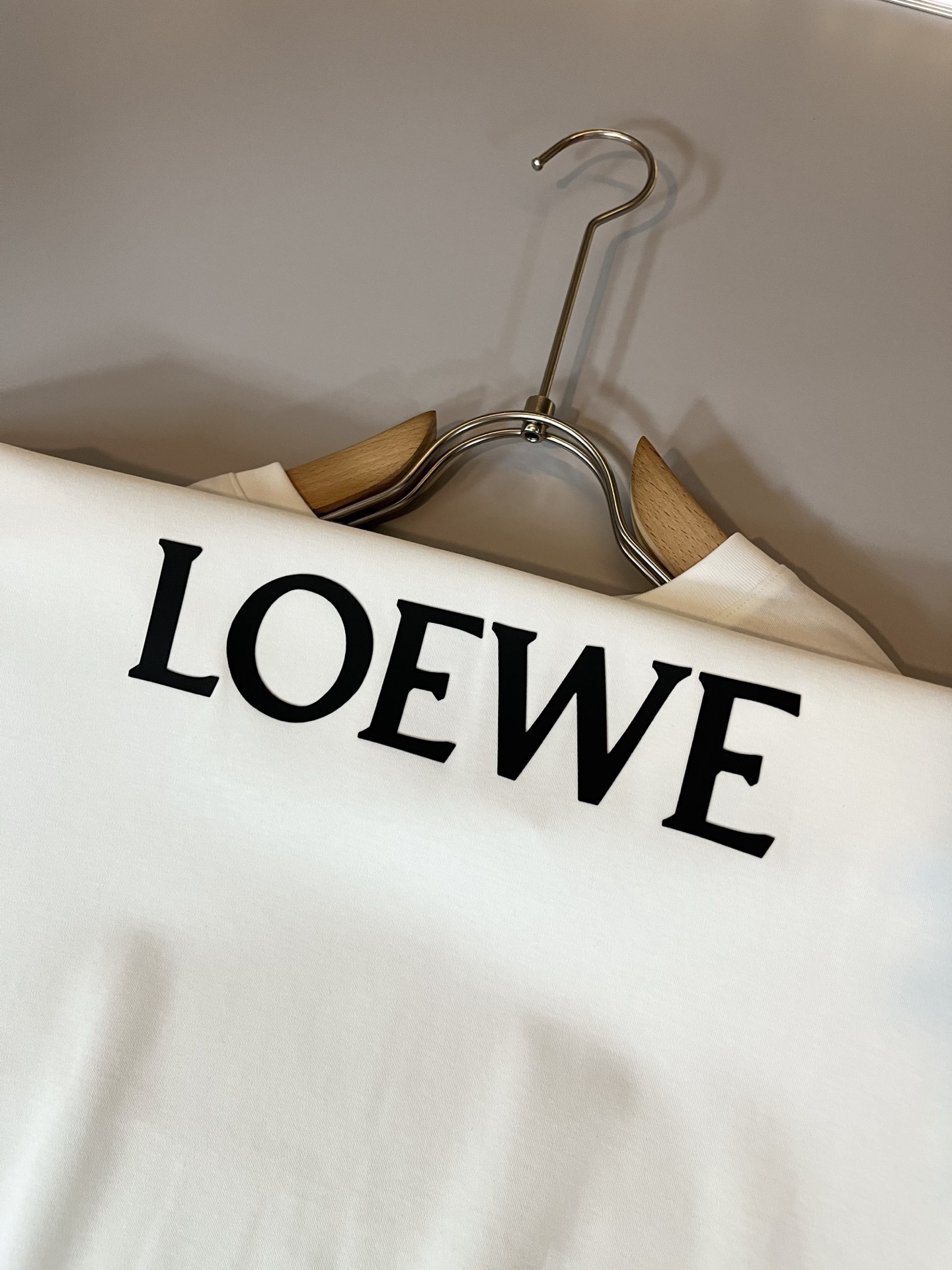 LOE*WE罗*威 2025春夏新款男女同款👫短袖T恤，意大利原厂订单渠道，极具个性高级风，标志logo