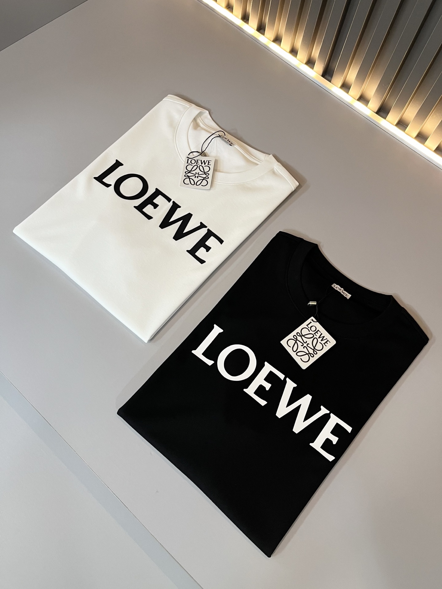 LOE*WE罗*威 2025春夏新款男女同款👫短袖T恤，意大利原厂订单渠道，极具个性高级风，标志logo