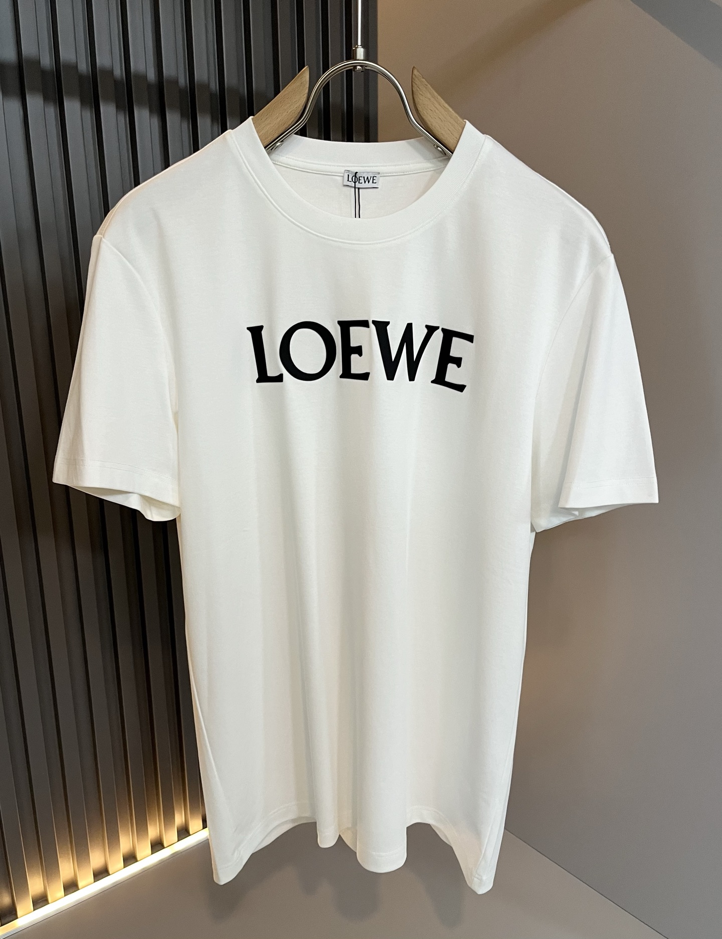 LOE*WE罗*威 2025春夏新款男女同款👫短袖T恤，意大利原厂订单渠道，极具个性高级风，标志logo