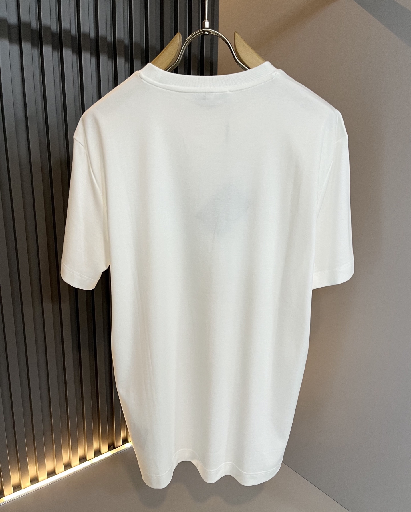 PRAD*A普*达2025春夏新款男女同款👫短袖T恤，最新款全网独家首上！！~既经典有时尚百搭，谁不爱啊