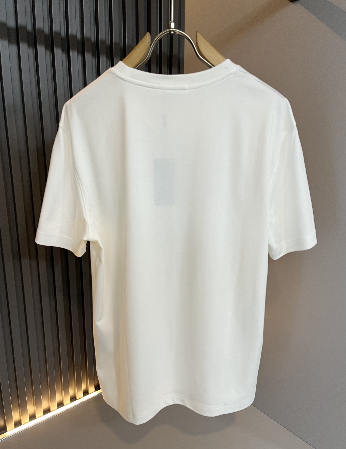 PRAD*A普*达2025春夏新款男女同款👫短袖T恤，最新款全网独家首上！！~既经典有时尚百搭，谁不爱啊