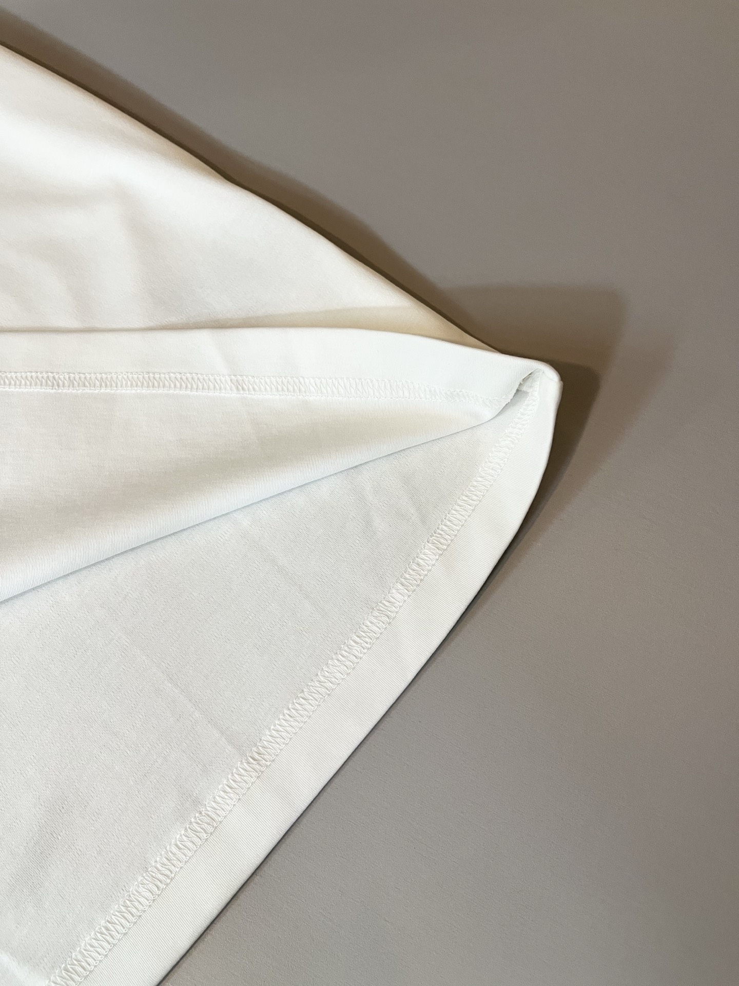 Dio*迪家 2025春夏新款男女同款👫短袖T恤，专柜同步发售！定制专属260克纯棉面料，定制原版工艺螺