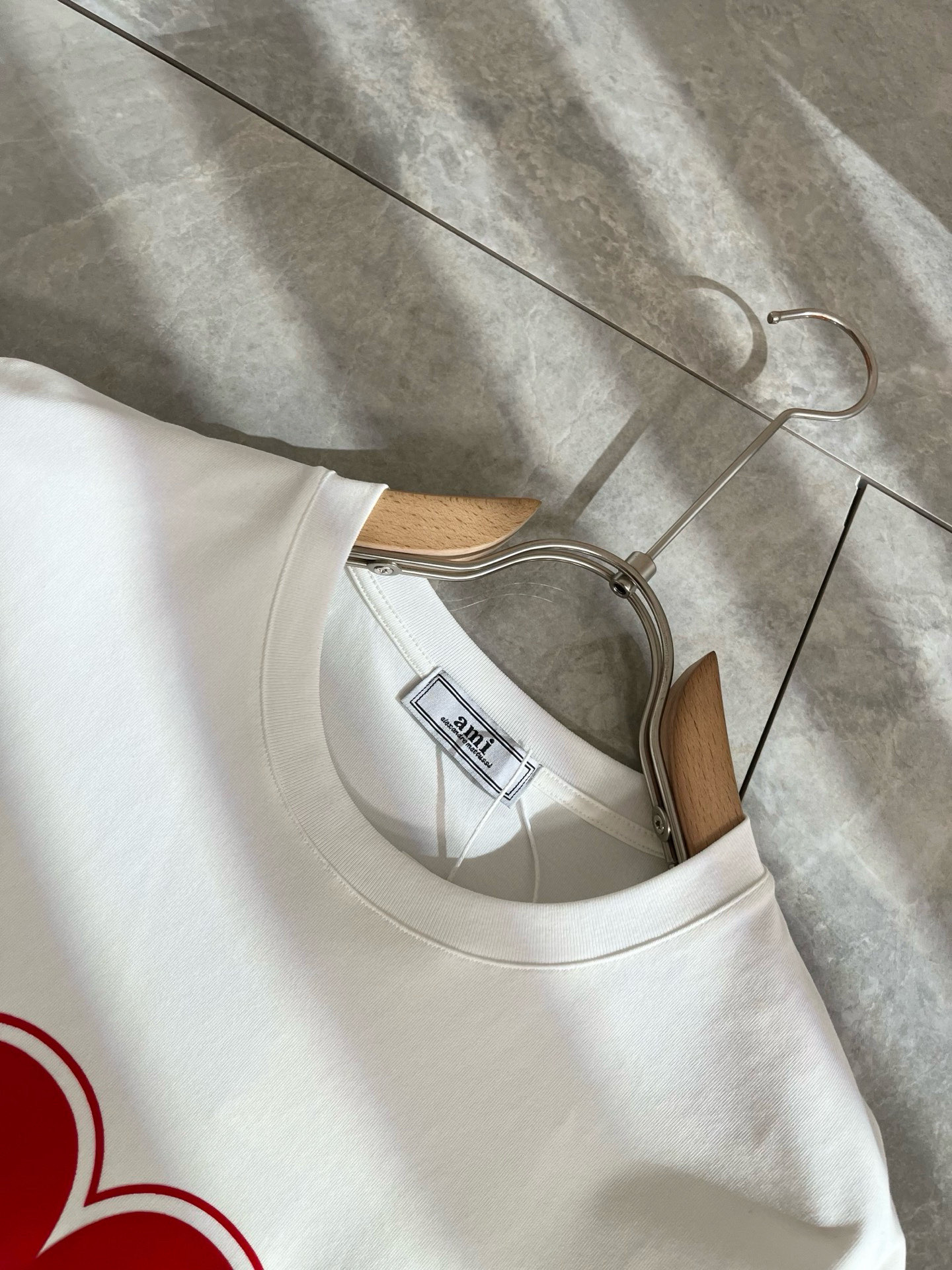 AMI 2025春夏新款男女同款👫短袖T恤，最新款全网独家首上！！~既经典有时尚百搭，谁不爱啊，将经典再