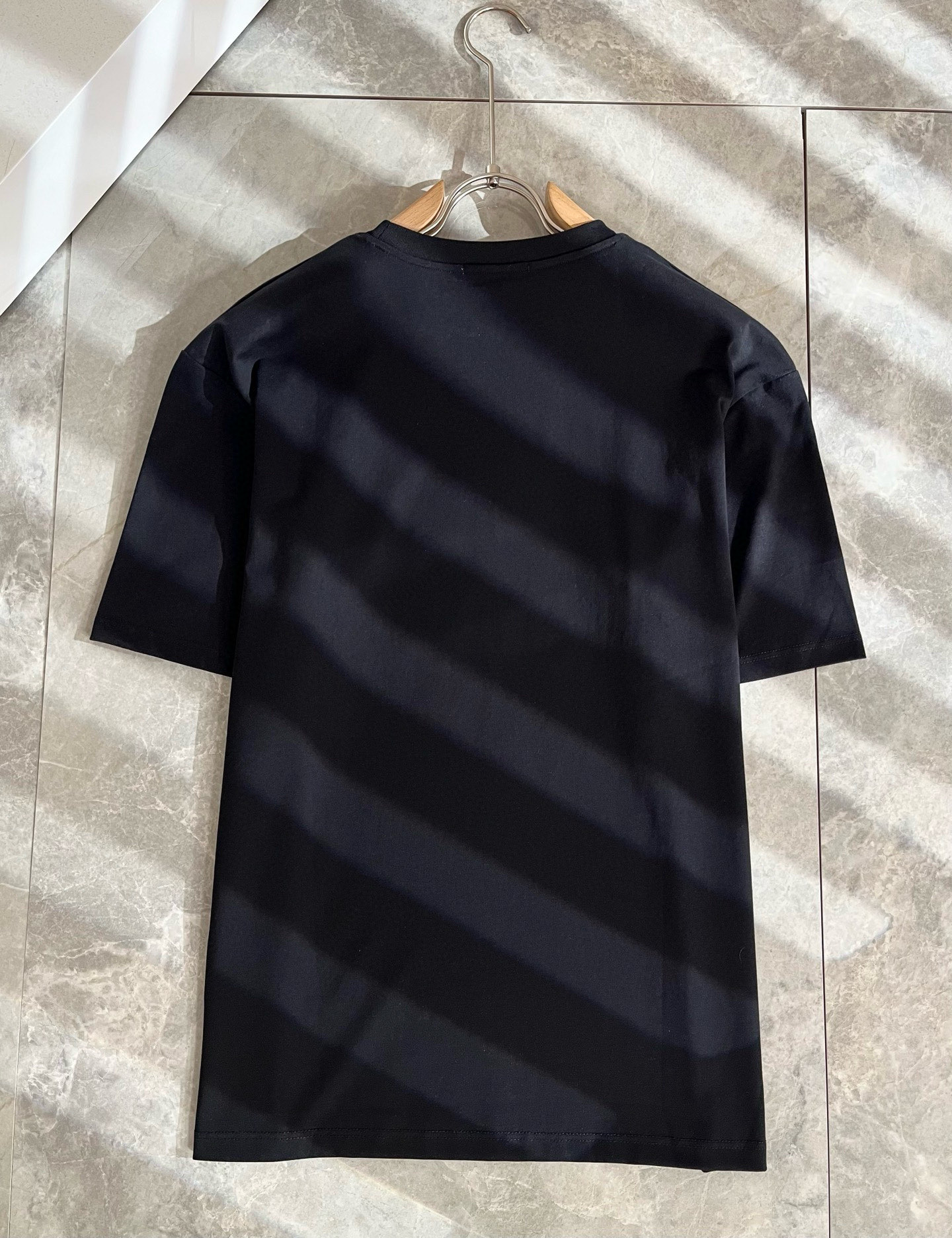 AMI 2025春夏新款男女同款👫短袖T恤，最新款全网独家首上！！~既经典有时尚百搭，谁不爱啊，将经典再