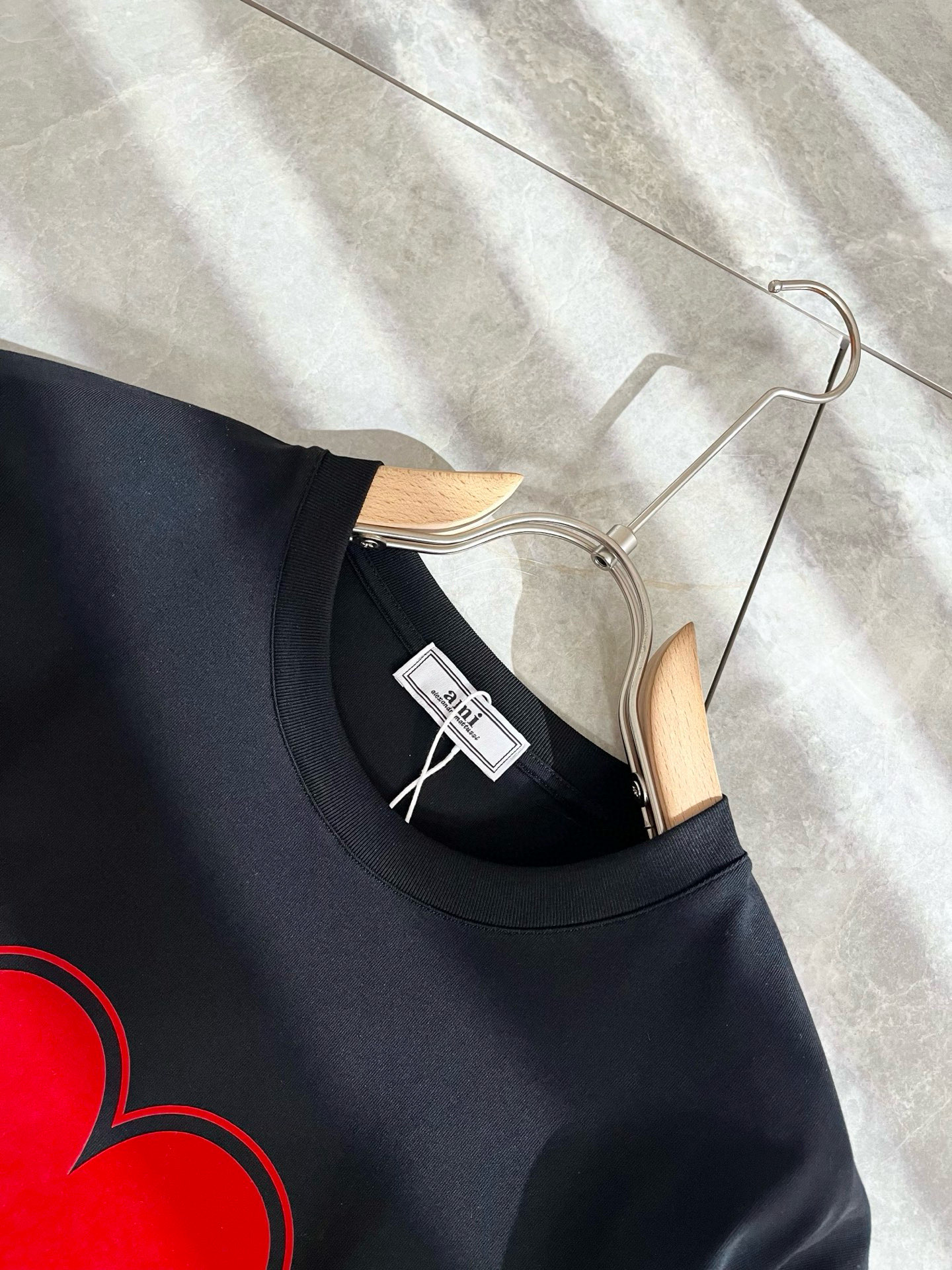 AMI 2025春夏新款男女同款👫短袖T恤，最新款全网独家首上！！~既经典有时尚百搭，谁不爱啊，将经典再