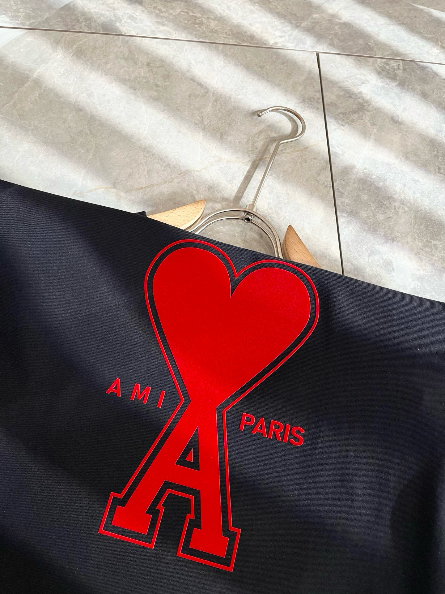 AMI 2025春夏新款男女同款👫短袖T恤，最新款全网独家首上！！~既经典有时尚百搭，谁不爱啊，将经典再