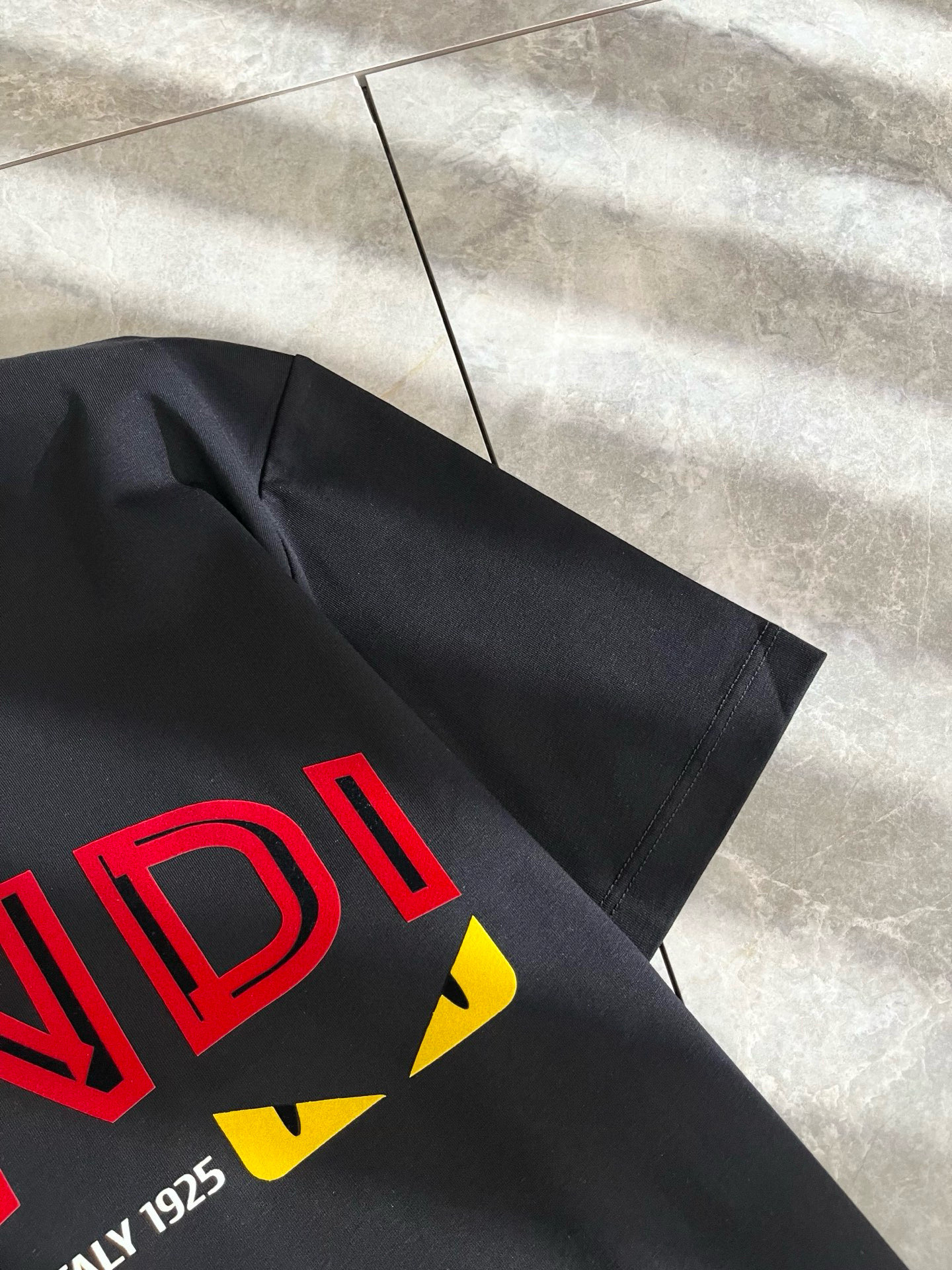 FEN*I 芬*迪2025春夏新款FD家族FF男女同款👫短袖T恤，男女同款👫百搭极简短袖。意大利原厂订单