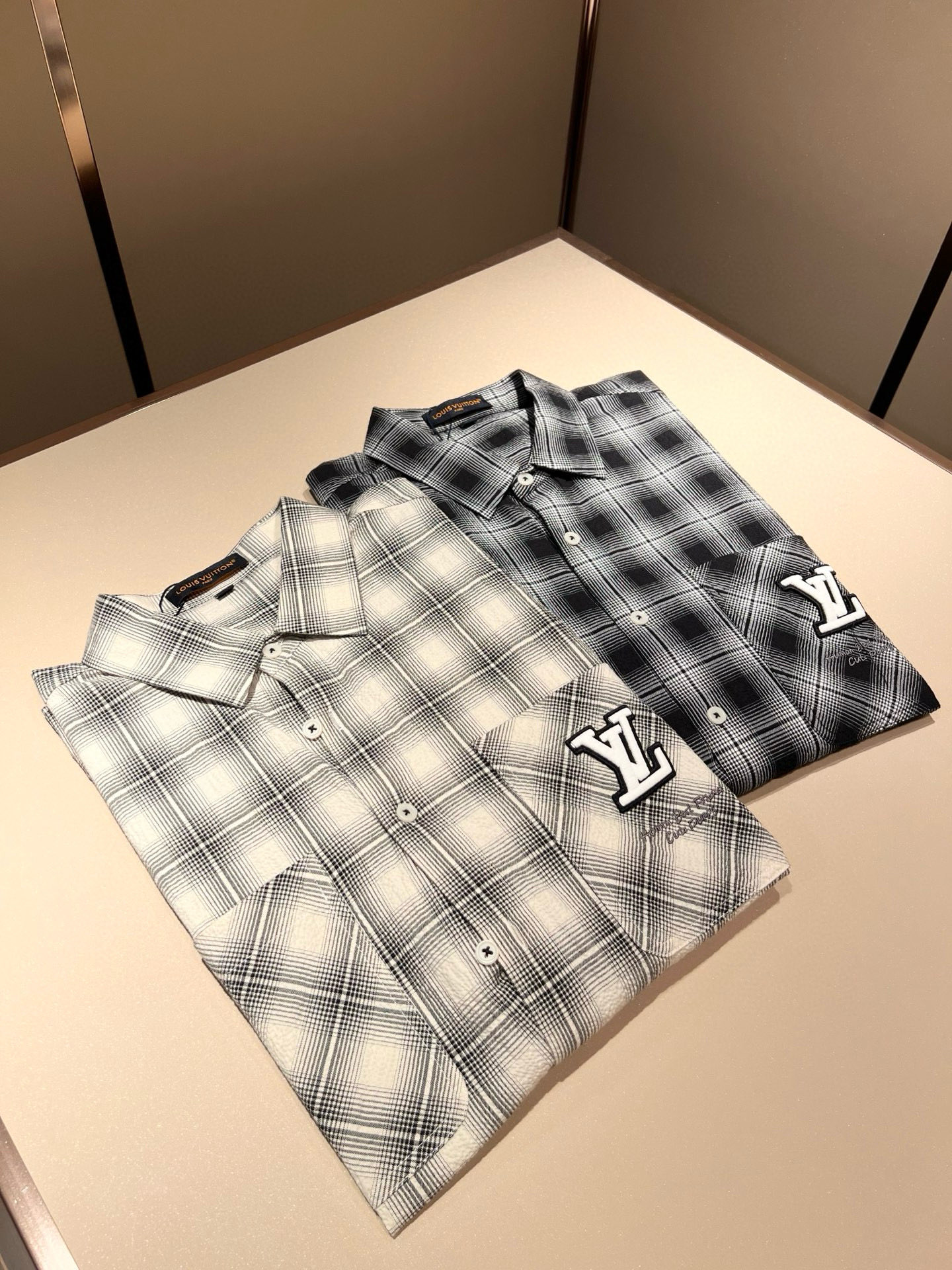 Louis Vuit*on 路易*登 2025春夏新款轻奢男女同款👫短袖帆布棉衬衣款，路易家族的新高端，