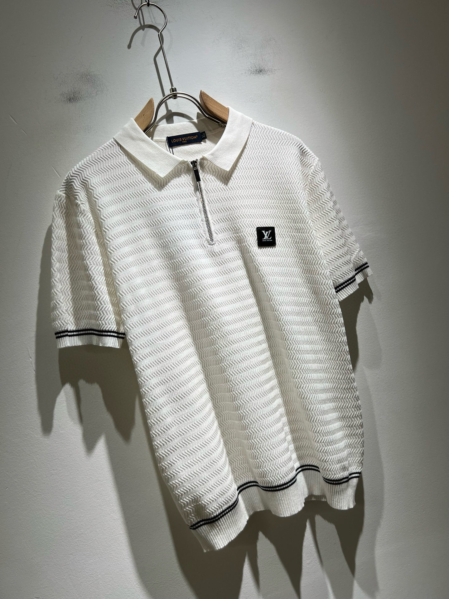 Louis Vuit*on 2025春夏路易家族轻奢翻领针织短袖！路易家族的新高端，细节品质永远的那么完