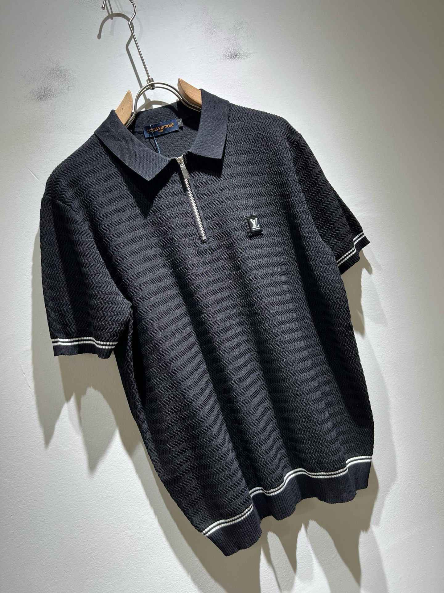 Louis Vuit*on 2025春夏路易家族轻奢翻领针织短袖！路易家族的新高端，细节品质永远的那么完