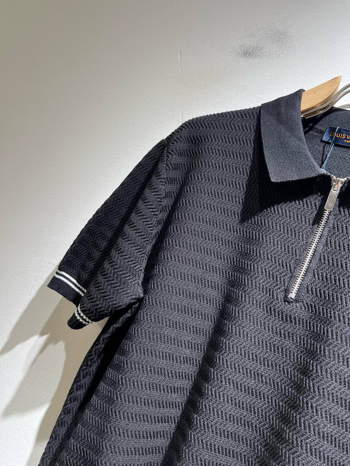 Louis Vuit*on 2025春夏路易家族轻奢翻领针织短袖！路易家族的新高端，细节品质永远的那么完