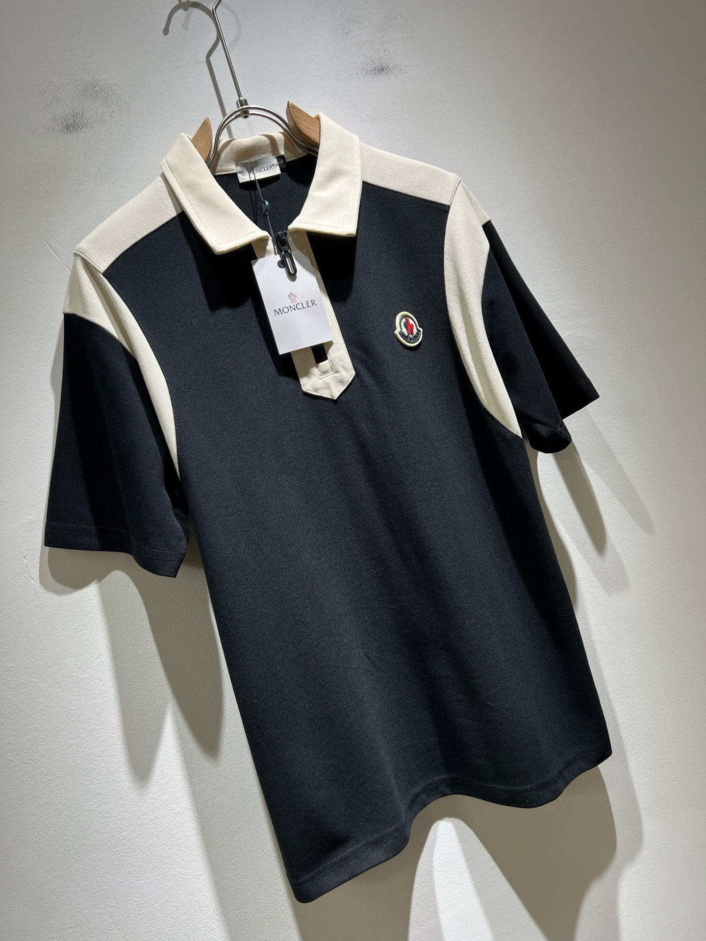 MON蒙**口2025春夏新款男士原单男士短袖POLO衫，贸易公司货，官网同步发售！此类型的基础单品是每