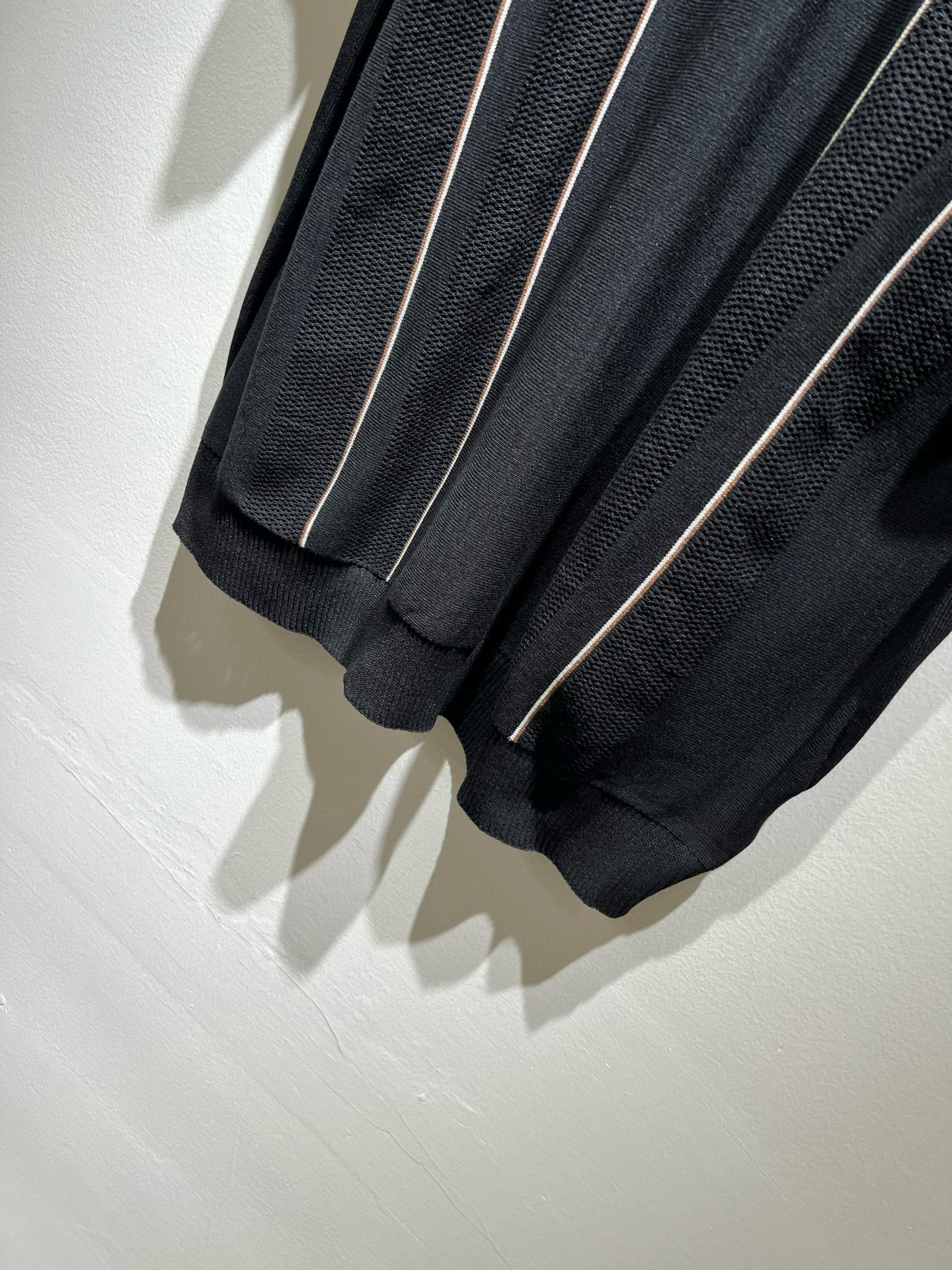 Louis Vuit*on 2025春夏路易家族轻奢翻领针织短袖！路易家族的新高端，细节品质永远的那么完