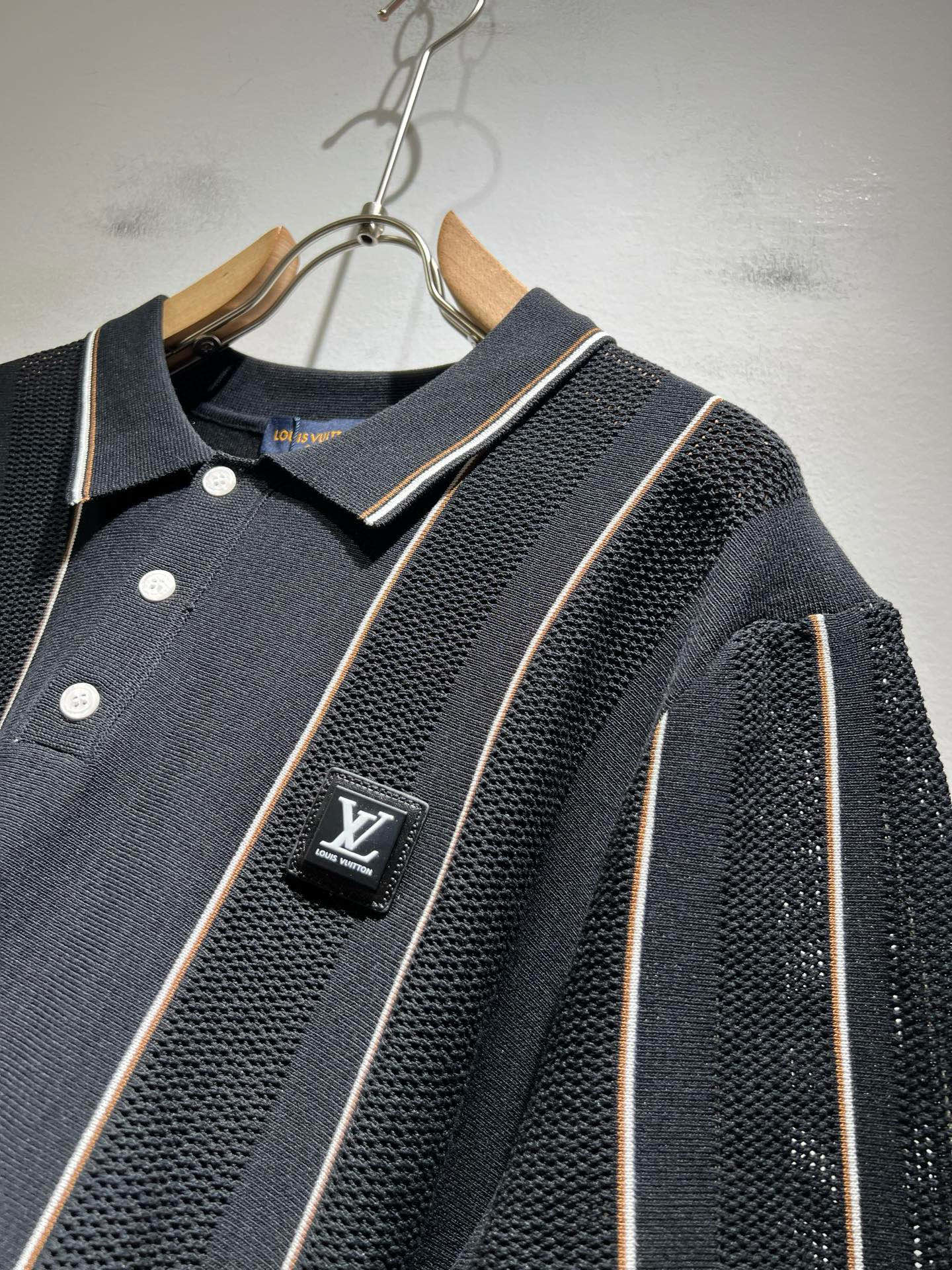 Louis Vuit*on 2025春夏路易家族轻奢翻领针织短袖！路易家族的新高端，细节品质永远的那么完