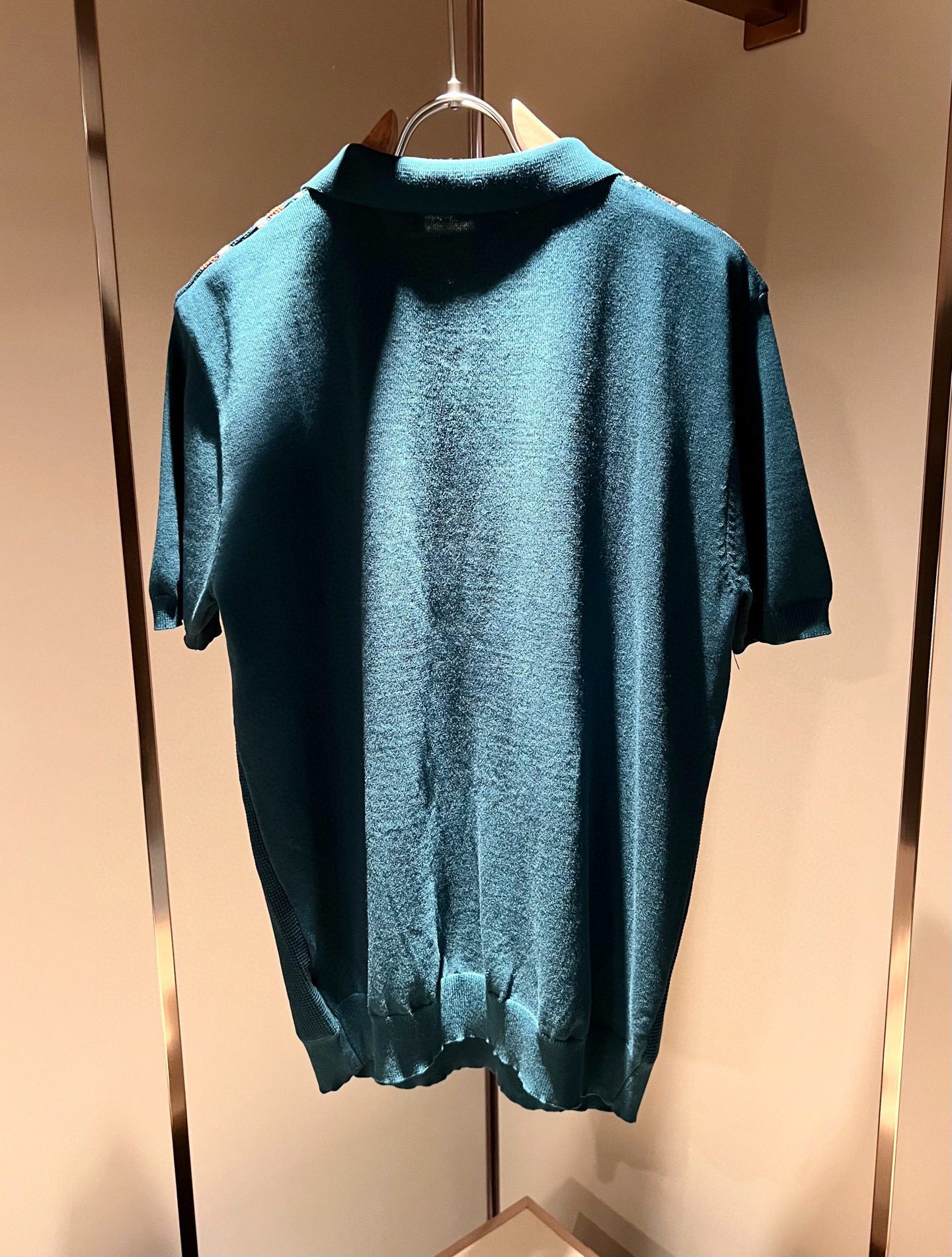 Loro Piana诺悠翩雅 2025春夏男士最新的贸易订单翻领针织短袖T恤，全品相！！上身舒适透气，不