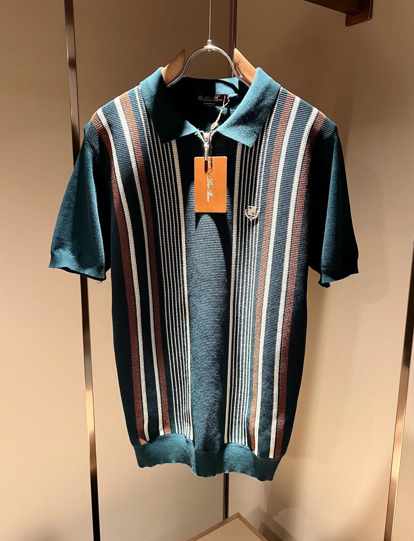 Loro Piana诺悠翩雅 2025春夏男士最新的贸易订单翻领针织短袖T恤，全品相！！上身舒适透气，不