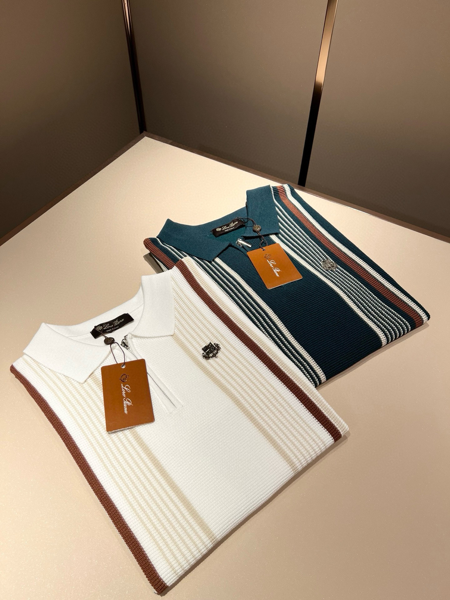 Loro Piana诺悠翩雅 2025早春男士最新的贸易订单翻领针织短袖T恤，全品相！！上身舒适透气，不