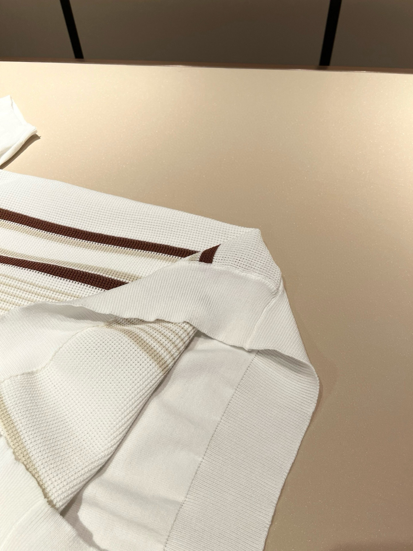 Loro Piana诺悠翩雅 2025早春男士最新的贸易订单翻领针织短袖T恤，全品相！！上身舒适透气，不